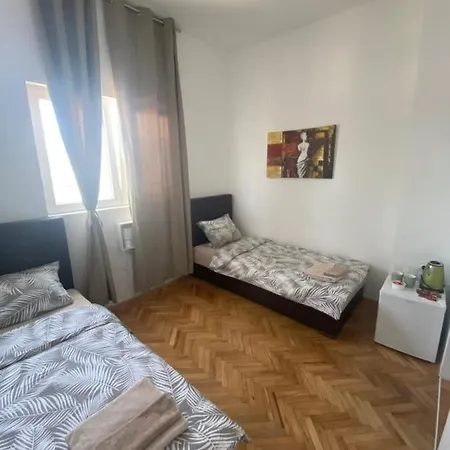 شقة Apartmani Home *