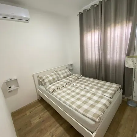 Apartmani Home شقة